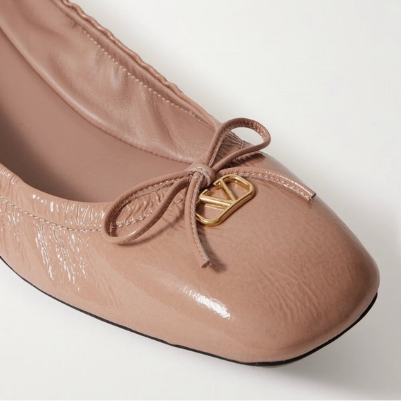 Valentino Garavani Shoes - NEW Valentino Garavani Beige Vlogo Ballerina Leather Ballet Flats Size 40 $770